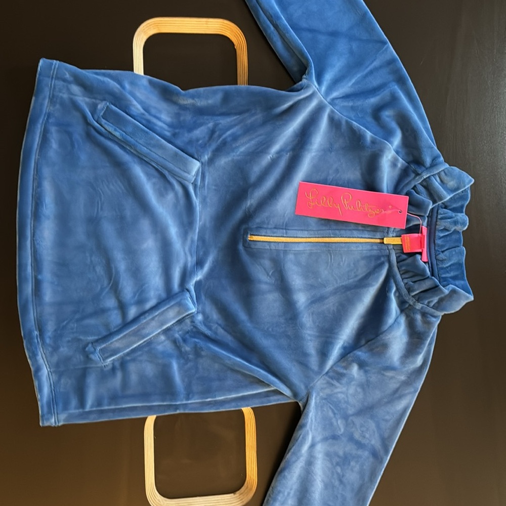 Lilly Pulitzer velour popover M indigo breeze Beautiful and super soft! - Picture 2 of 3